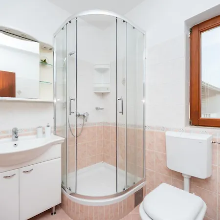 Inter-nautika Doo 公寓 耶泽拉