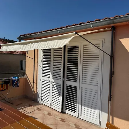 Inter-nautika Doo 公寓 耶泽拉