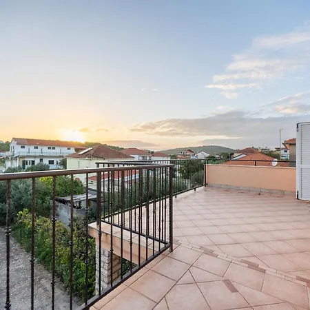 Inter-nautika Doo 耶泽拉