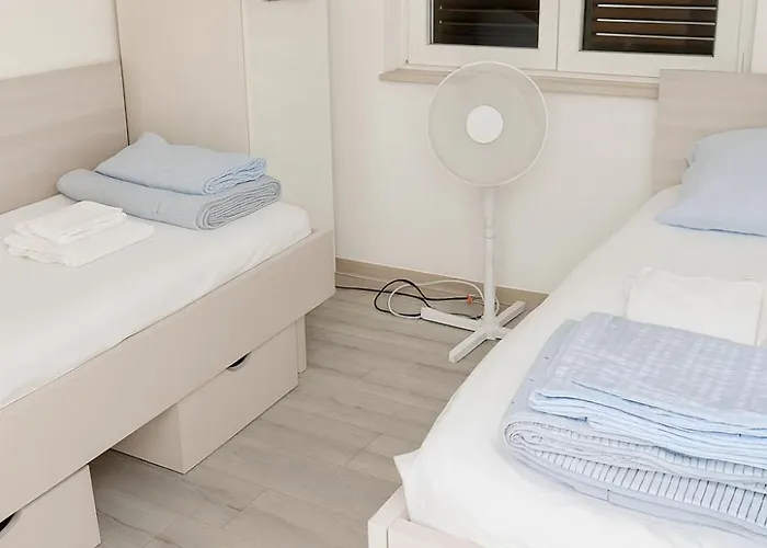 Inter-nautika Doo Apartamento Jezera